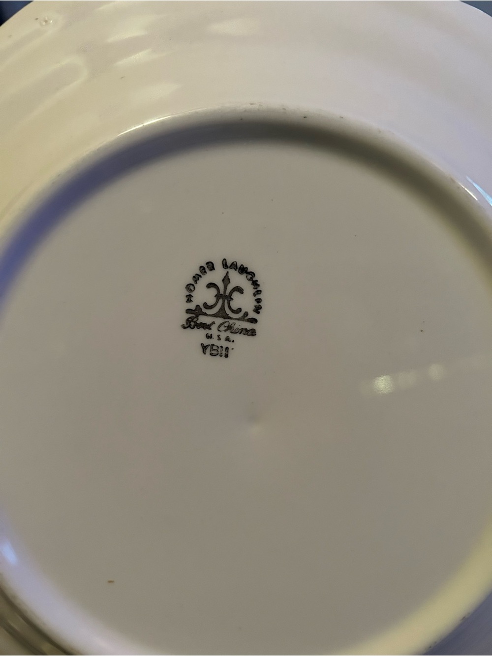 Homer Laughlin White Scalloped Dinner Plates with Black Rim - Set of 6 - Picture 2 of 2